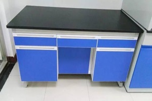 實(shí)驗(yàn)臺(tái)實(shí)芯理化板臺(tái)面有哪些功能特點(diǎn)？