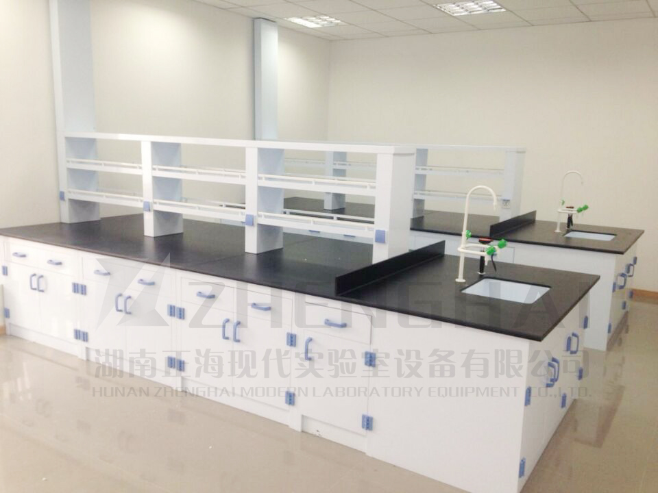 實驗室內(nèi)實驗臺的選擇